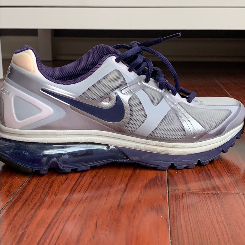 Women’s Nike Excellerate Airmax Shoes Size 8